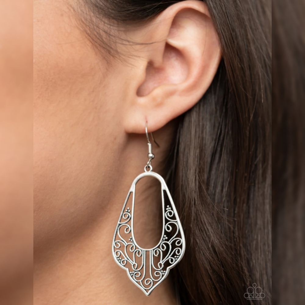 💝 5/$20 Grapevine Glamour Silver Earrings 🍇